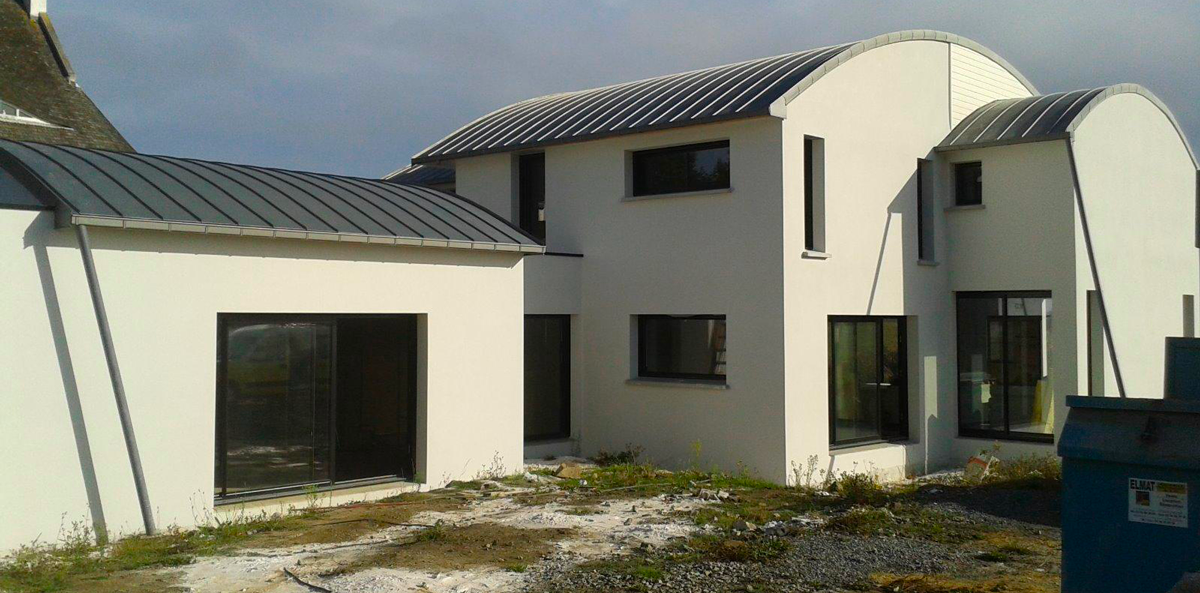 maison d'architecte avec toit en zing