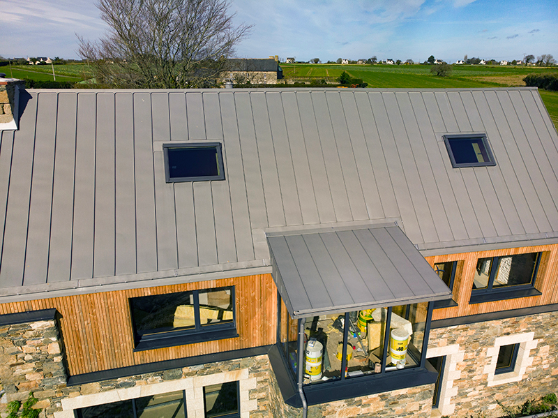 kenevez-drone02-800 Toiture en zinc à paimpol poiur la rénovation d'une maison