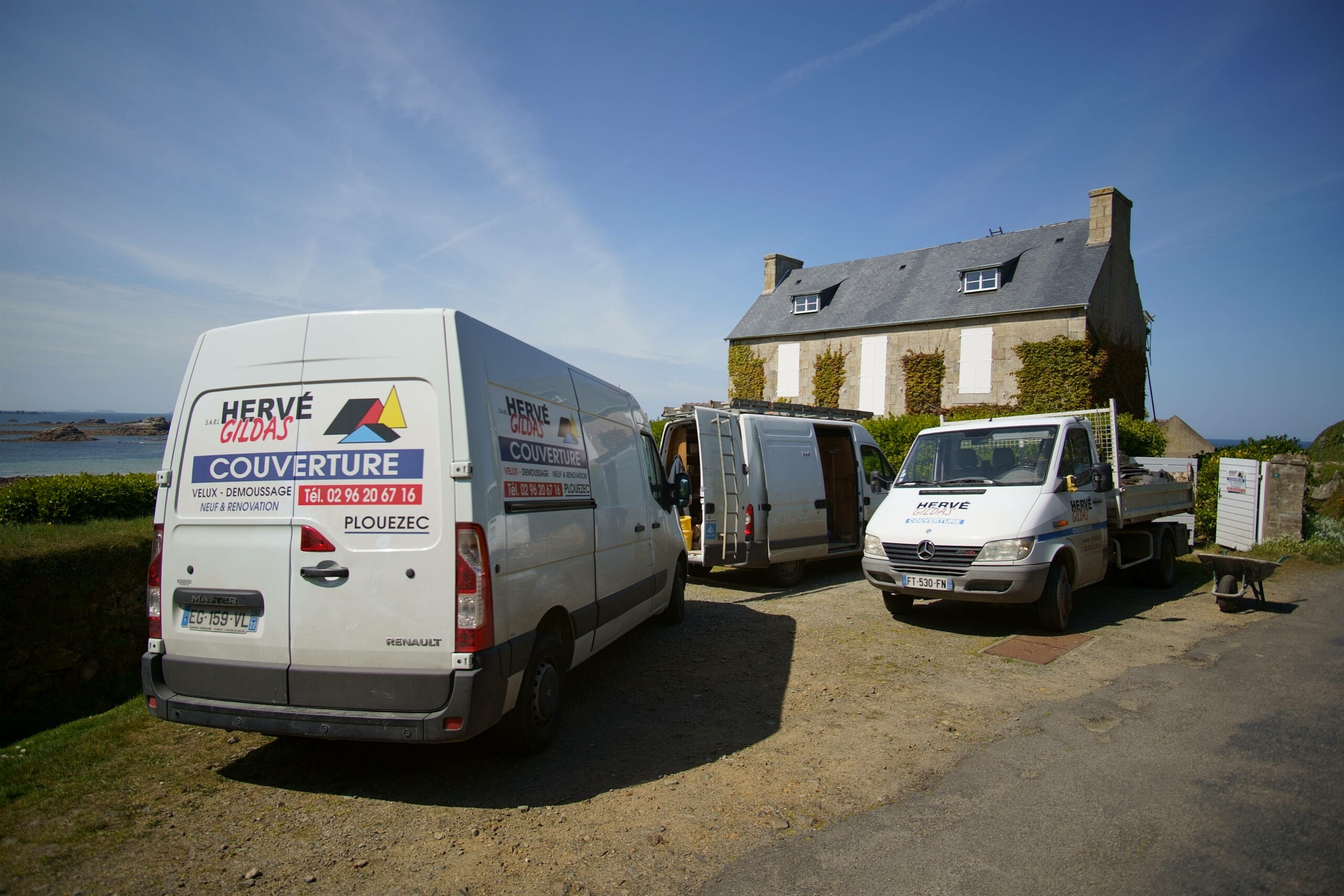 Rénovation d'une toiture en ardoise traditionnelle à Plougrescant