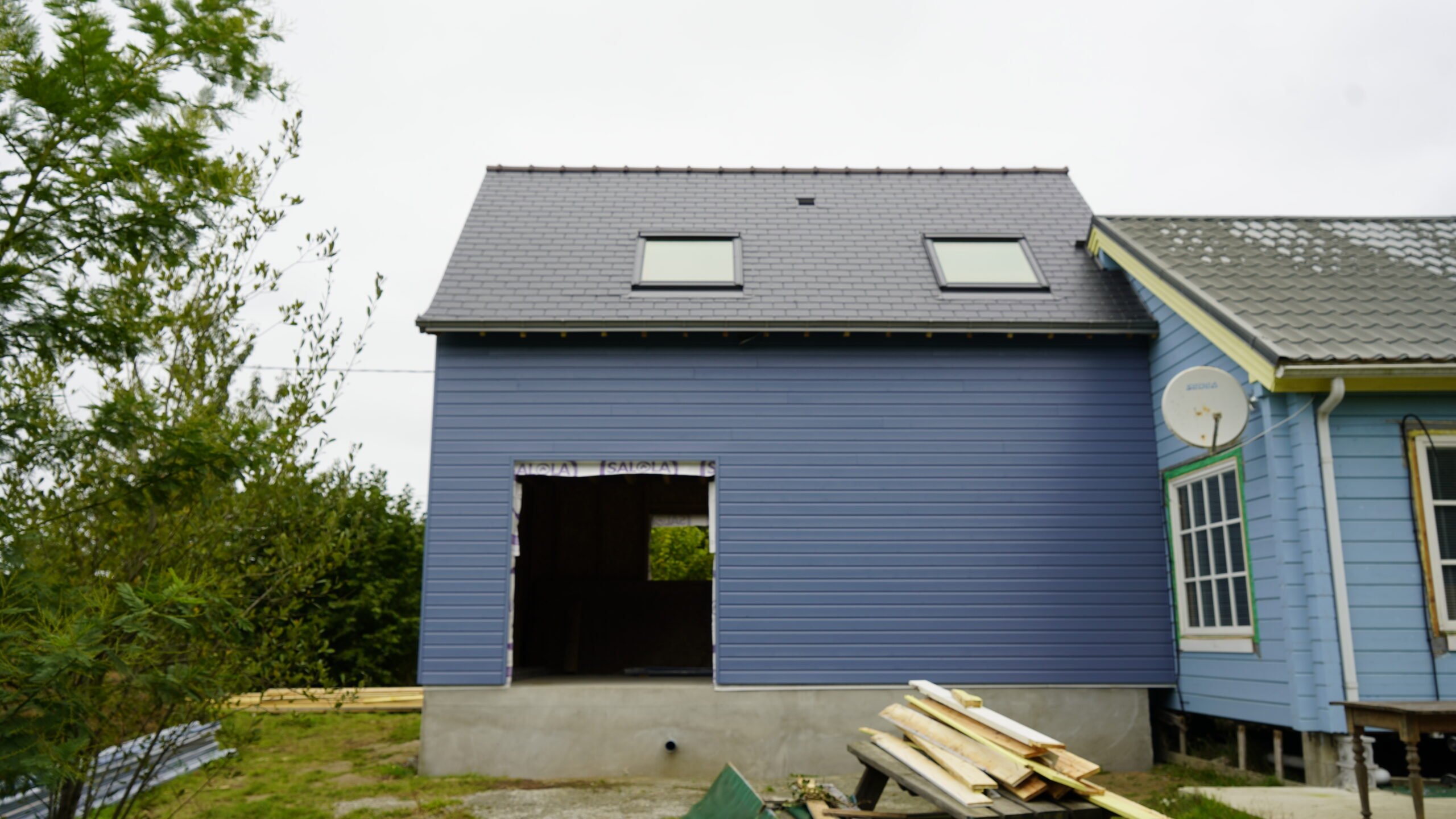 création toit en ardoise, charpente et velux